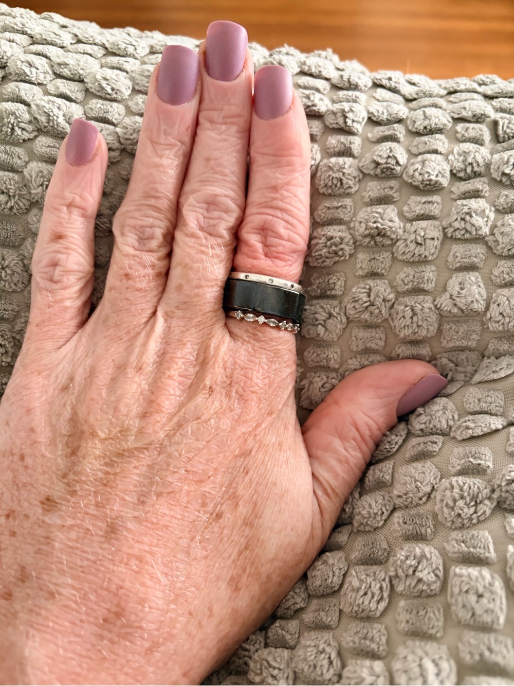Oura Black Heritage Ring Gen 3 - with 4 fashion stacking rings
